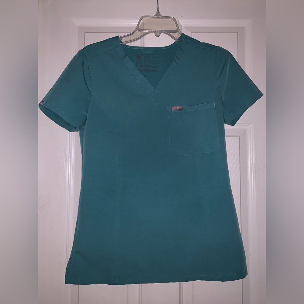 Women’s FIGS Catarina Slim-Fit One-Pocket Scrub Top- Cactus